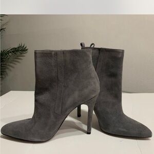 Pour La Victoire Charcoal Suede Heeled Boots